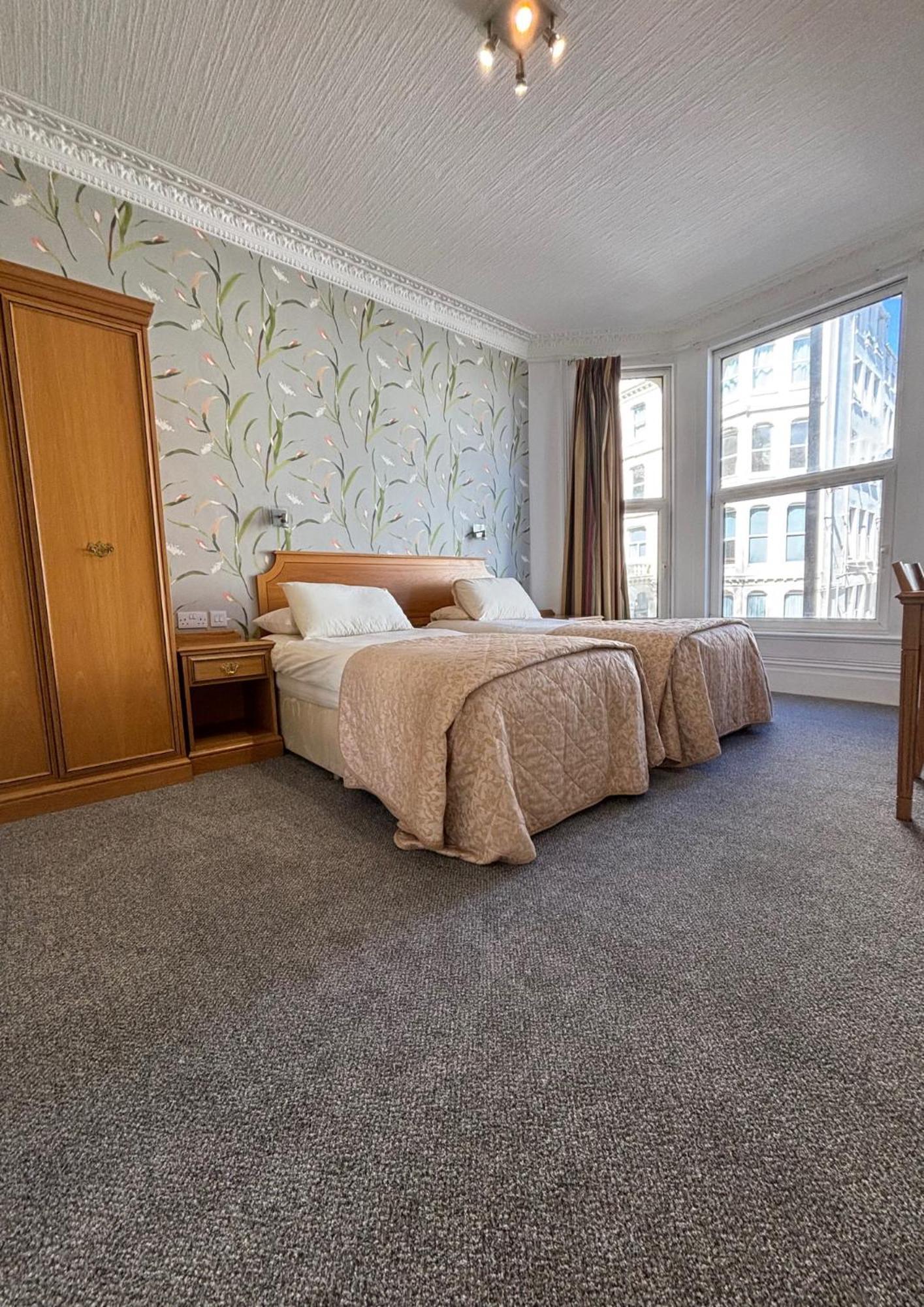 Welbeck Hotel & Apartments ดักลาส ภายนอก รูปภาพ