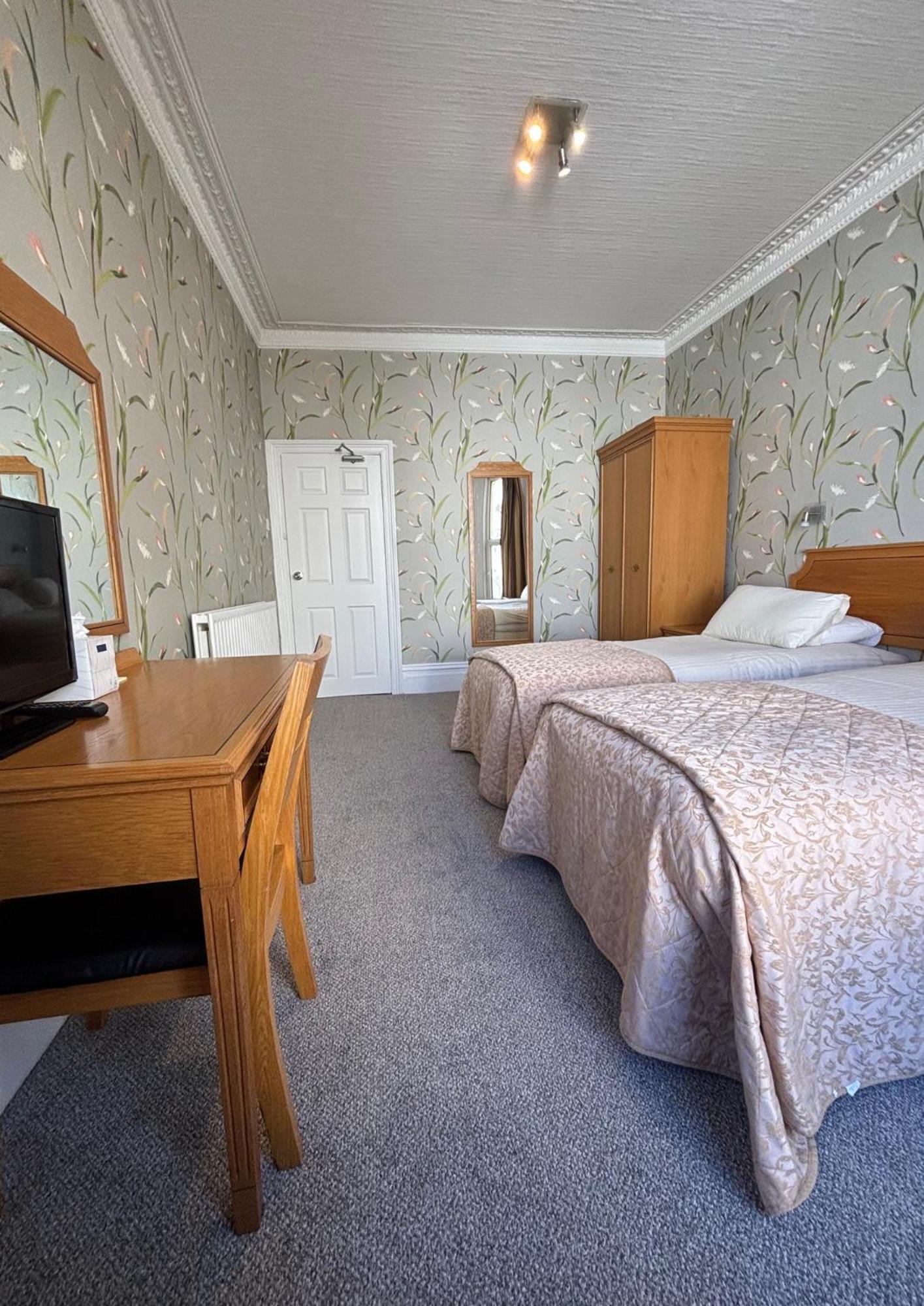 Welbeck Hotel & Apartments ดักลาส ภายนอก รูปภาพ
