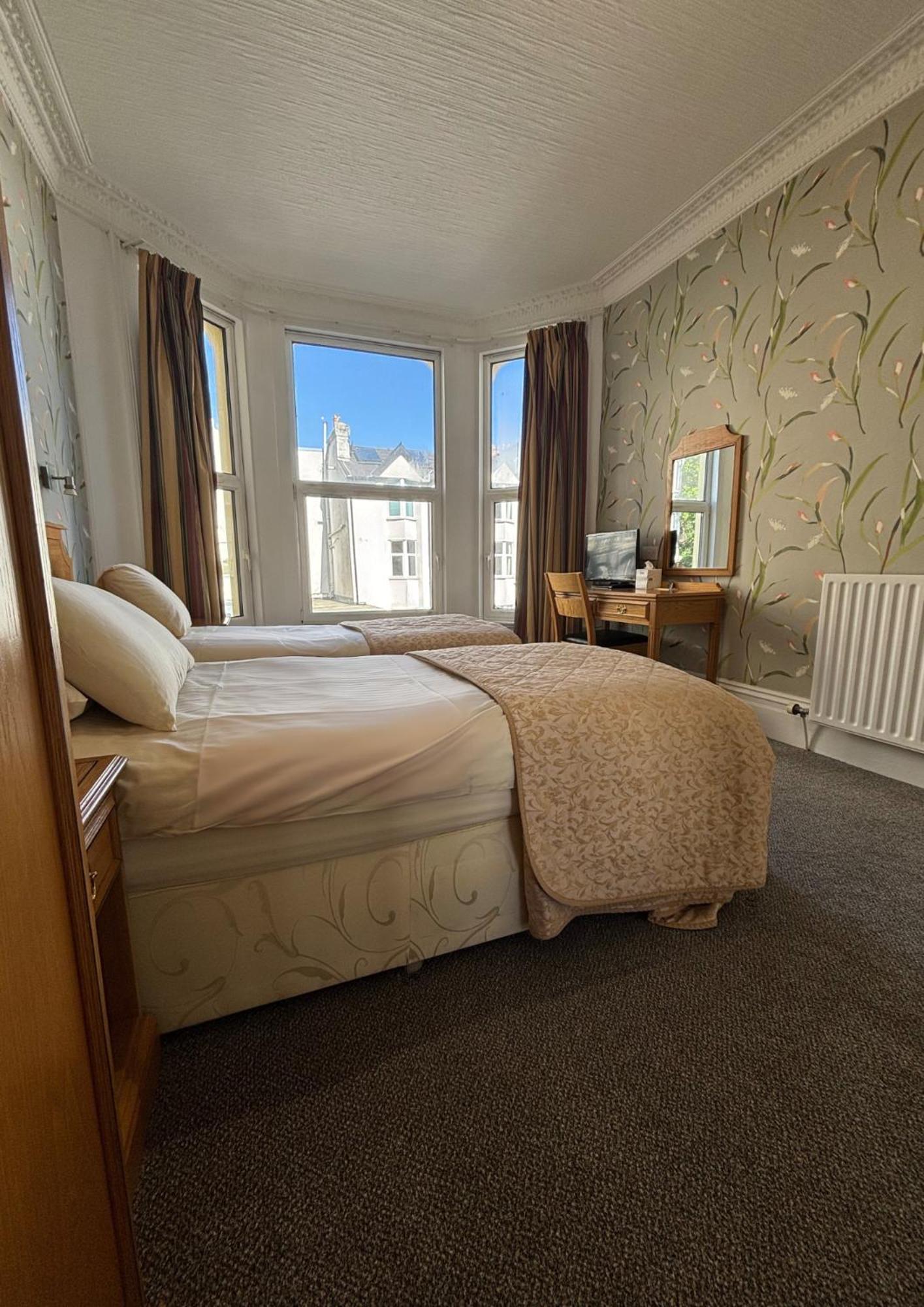 Welbeck Hotel & Apartments ดักลาส ภายนอก รูปภาพ